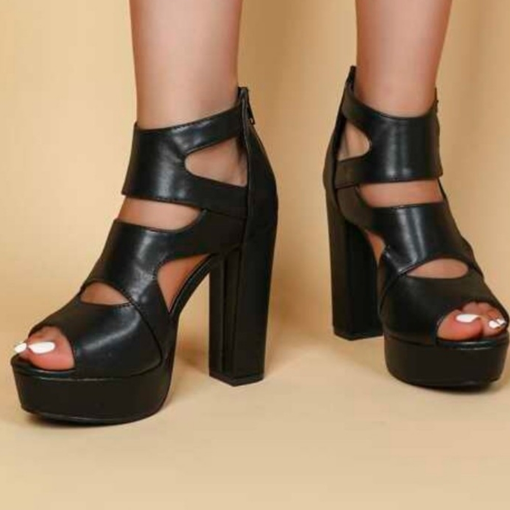 NWT Women's Zip Back Chunky Healed Sandal boot